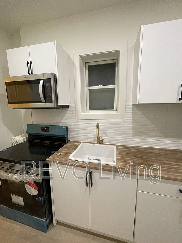 Building Photo - 151 Colborne St #165A
