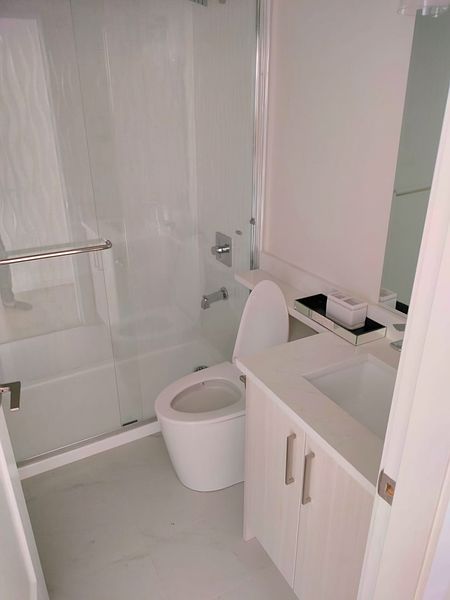 Surrey House for rent - 2 Bedrooms — photo 3