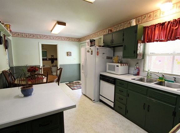 4th image of 2810 N Garvin St