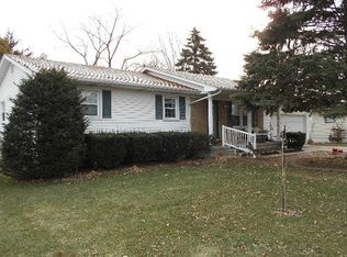 206 Cherokee Dr, Lowell, IN 46356