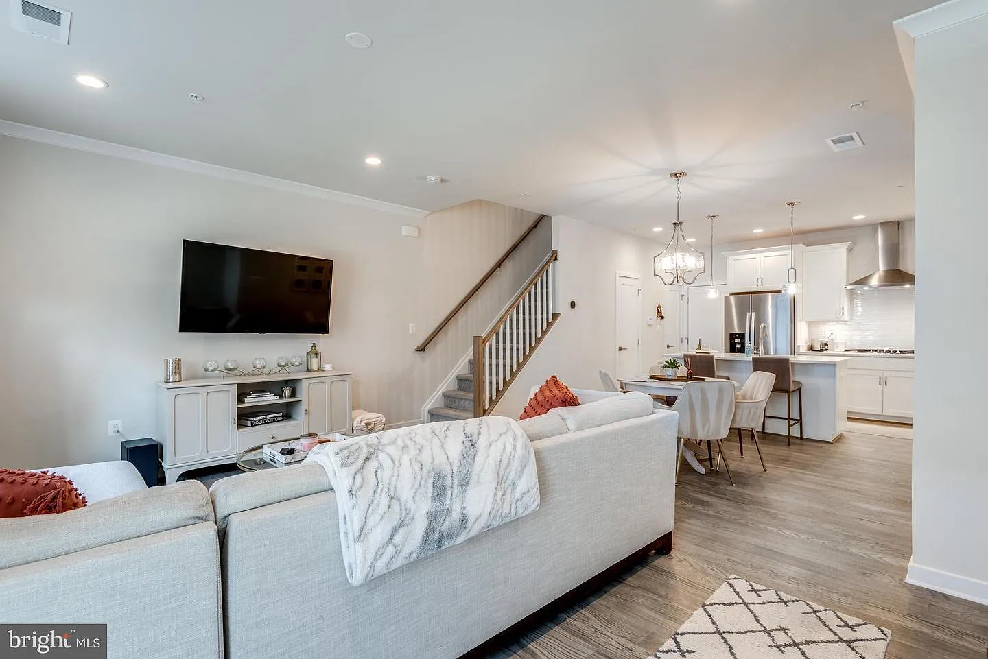 3 bed, 2.5 bath, 1664 sqft, $3,000 — Photo 3