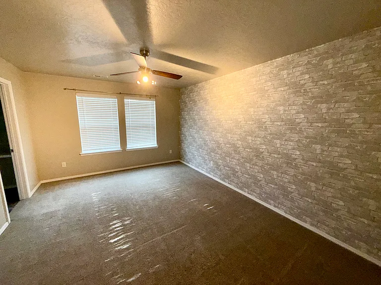4672 N Alester Ave — Photo 5