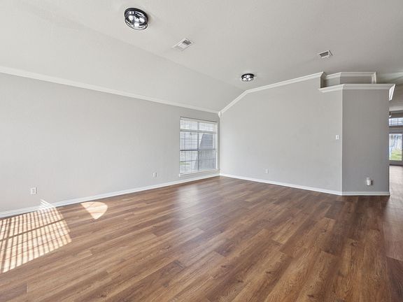 5th image of 645 Saint Eric Dr