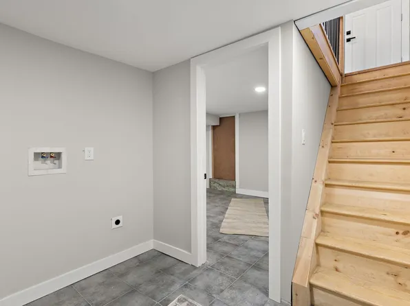 77 Boyd Avenue image 4 of 26