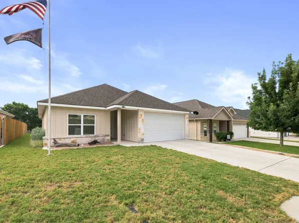 1153 Norfolk Ln, Kerrville, TX 78028