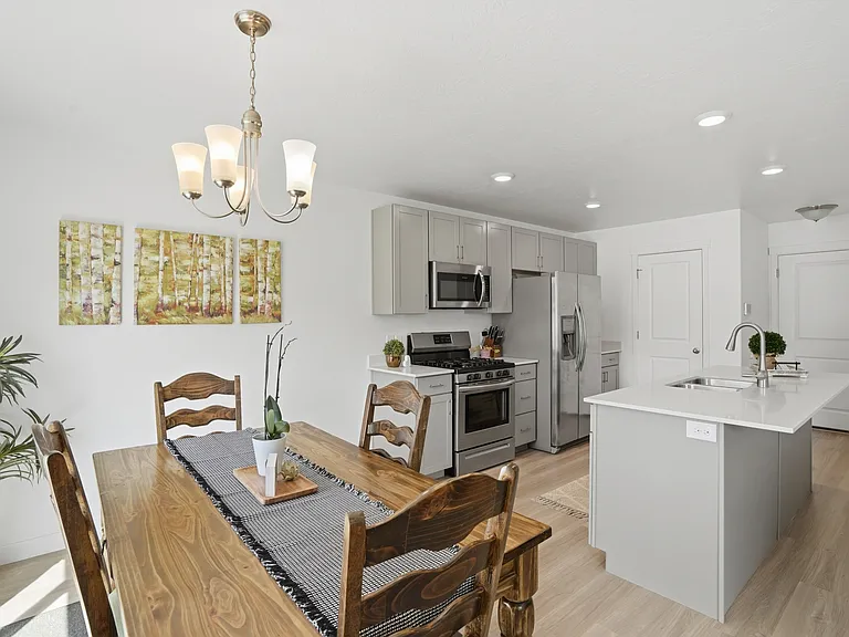 347 N Angus Dr — Photo 9