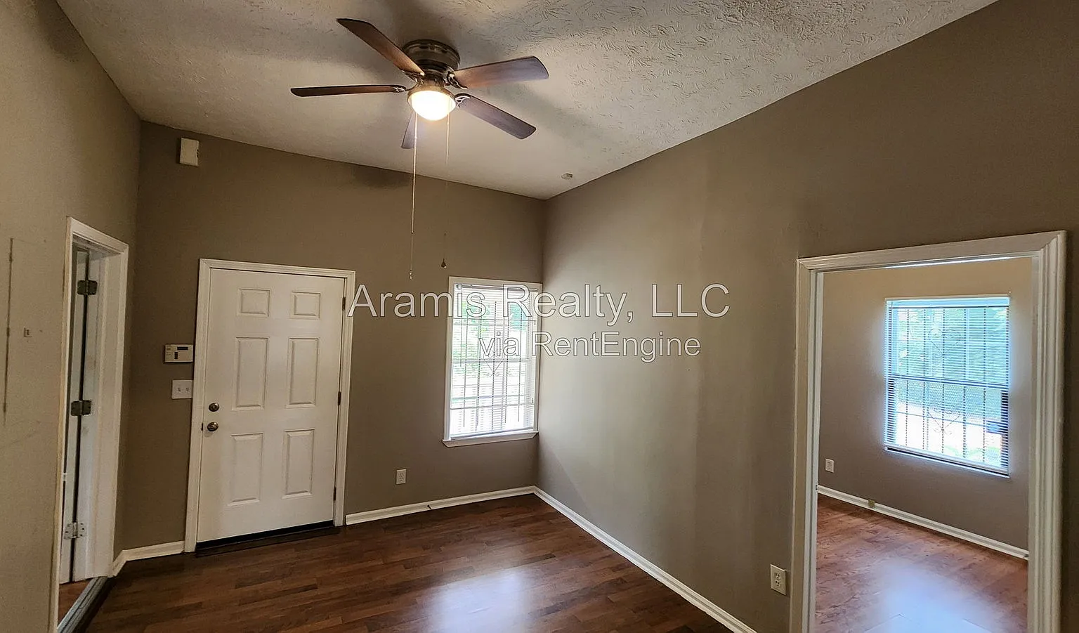3 bed, 2.0 bath, 1076 sqft, $1,550 — Photo 2
