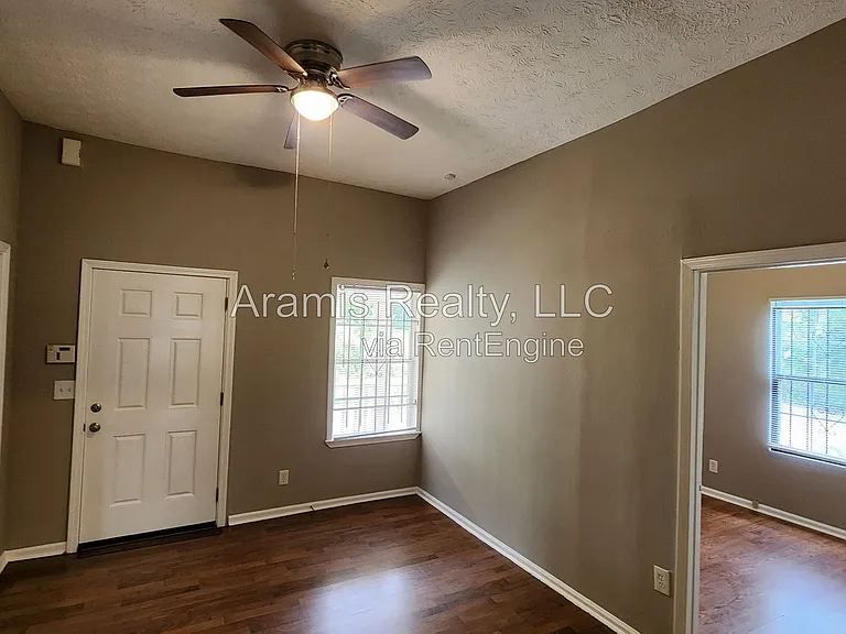 129 McDonough Blvd SE — Photo 2
