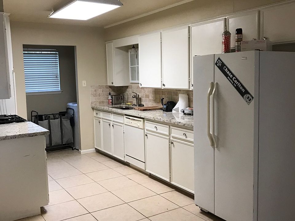 2nd image of 3405 Wildrye Dr