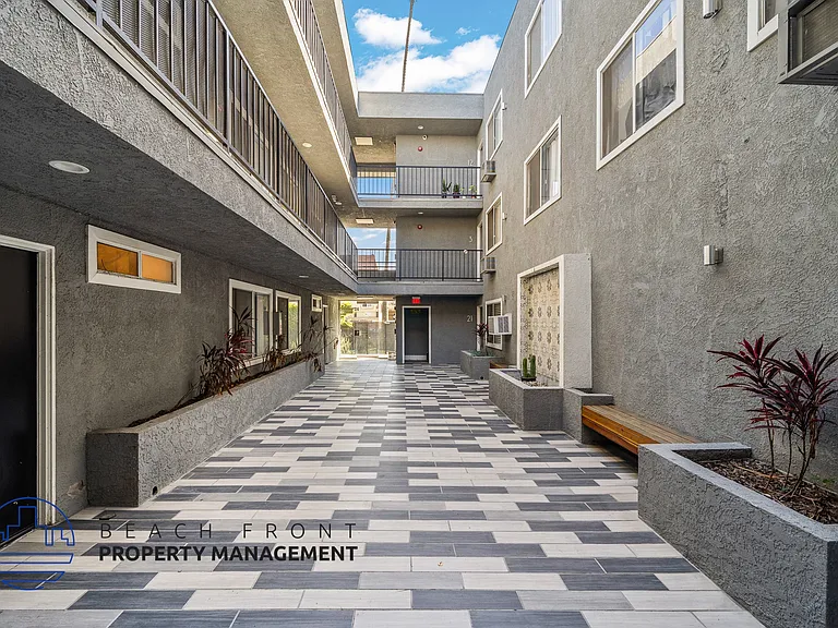 229 S. Normandie Ave. — Photo 20