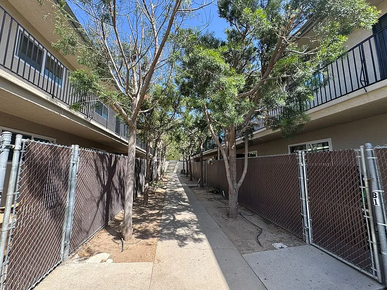 711 E. Pleasant Street — Photo 38