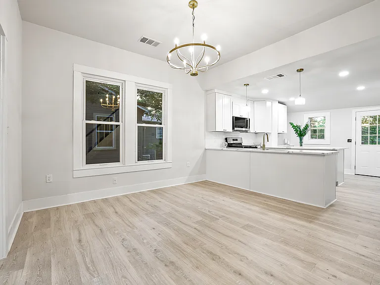 431 E Hull St — Photo 12