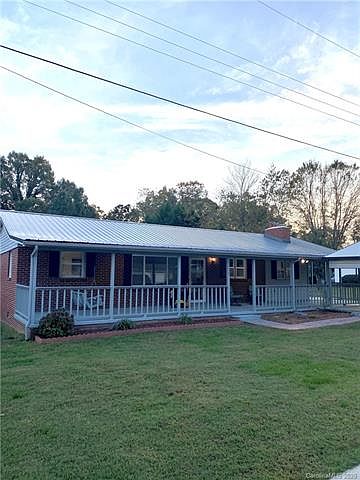 1st image of 2111 Woodcrest Dr