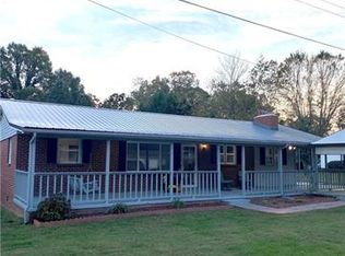 2111 Woodcrest Dr, Lenoir, NC 28645