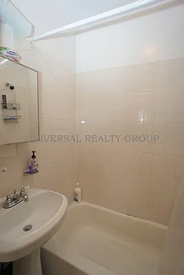 Rented by Universal Realty Group | media 32