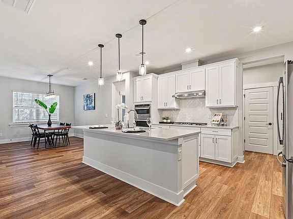 4th image of 536 Basin Hill Dr