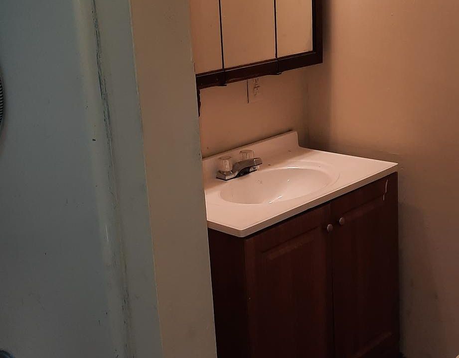 1st image of 1374 Playford Ave