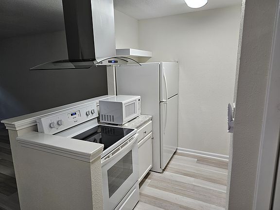 3rd image of 5550 N Braeswood Blvd APT 22