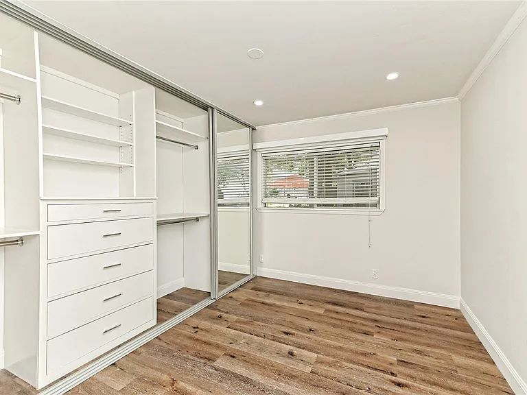 2709 49 1/2 St — Photo 20