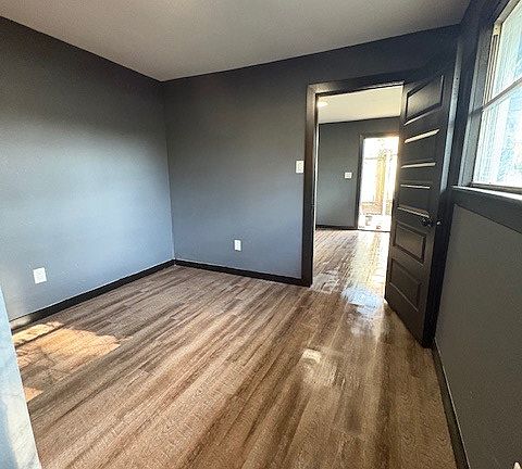4th image of 9407 Sandra St #11555337