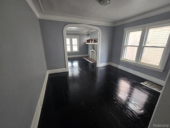 5th image of 204 Philip St