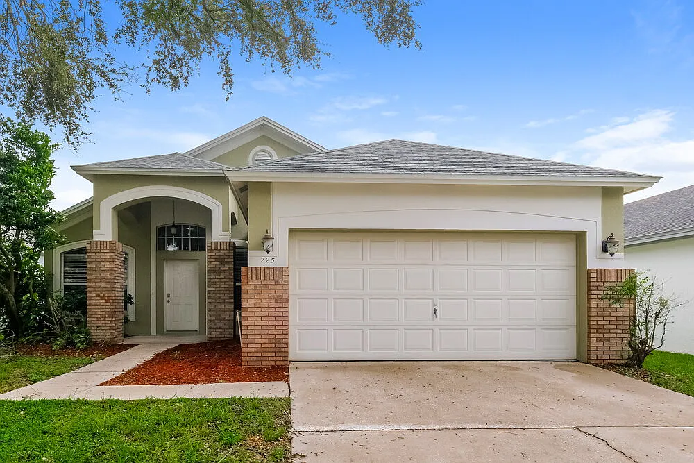 3 bed, 2.0 bath, 1585 sqft, $2,580 — Photo 1