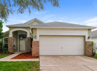 725 Sand Ridge Dr, Valrico, FL 33594