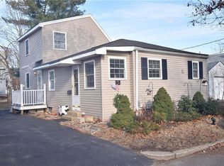 3 Fleet St, Pawtucket, RI 02861