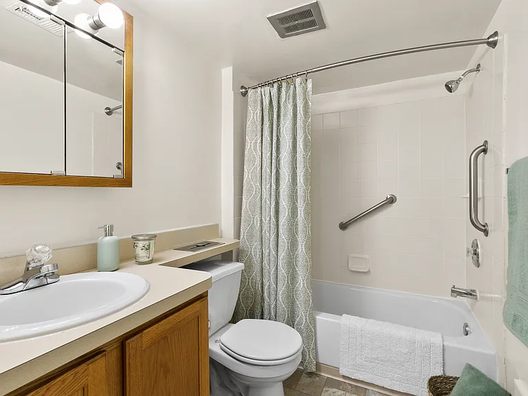 Classic Style Bathroom