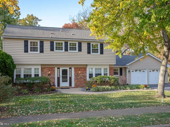 13143 Madonna Ln, Fairfax, VA 22033