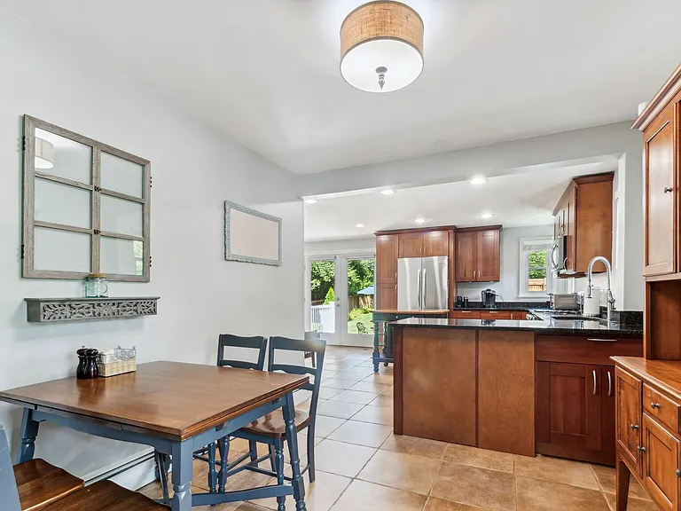 9909 Gardiner Ave — Photo 10