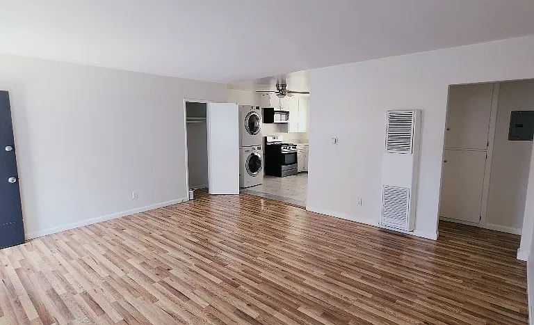 344 Penn St #B — Photo 4