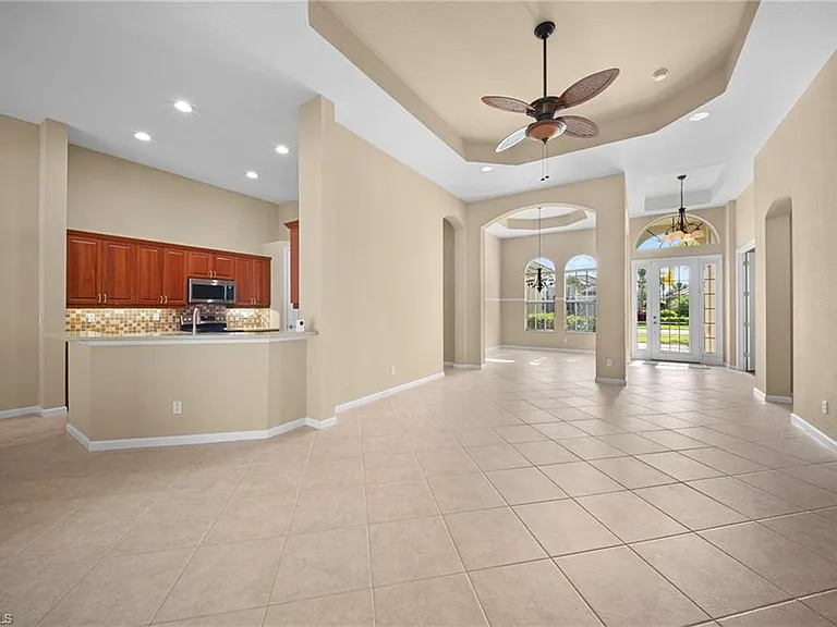 7914 Founders Cir — Photo 3