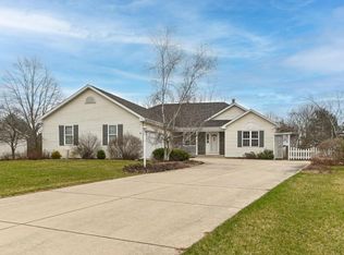 1371 Eastfield Ct, Oconomowoc, WI 53066