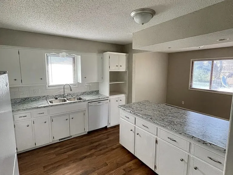 2525 N Bleckley St — Photo 7