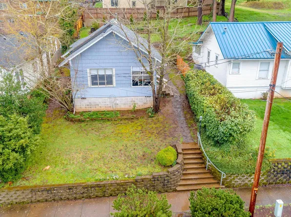 734 N Main St, Brownsville, OR 97327