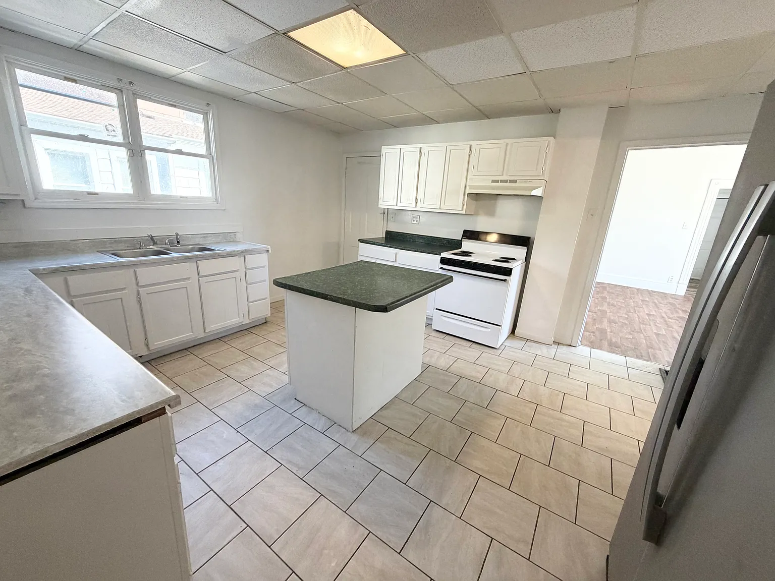 5 bed, 1800 sqft, $1,750 — Photo 3