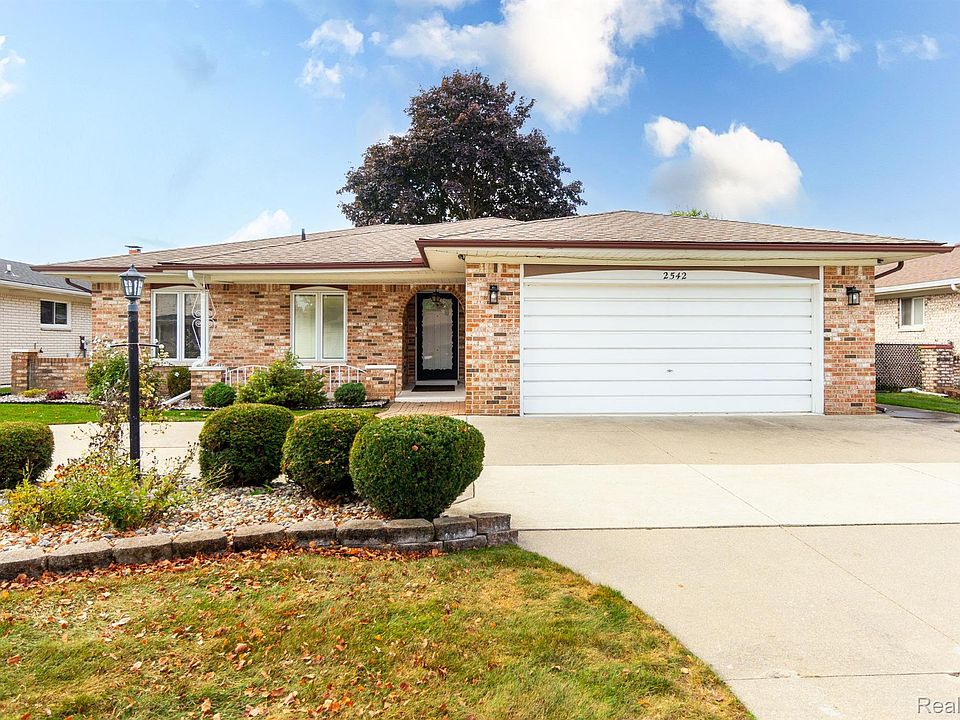 1st image of 2542 Nadine Dr