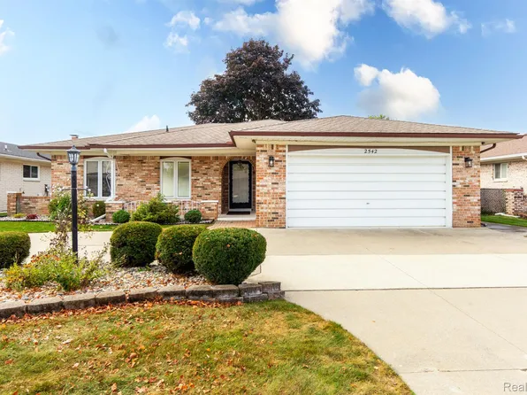 2542 Nadine Dr, Sterling Heights, MI 48310