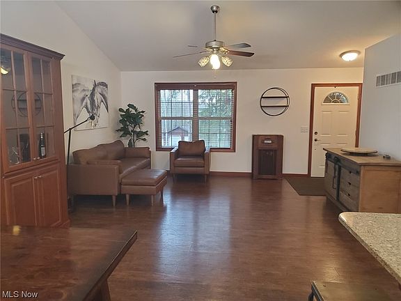 3rd image of 9794 Broadway Dr
