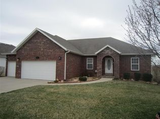 810 Rippling Creek Rd, Nixa, MO 65714