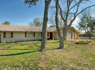 282 E Deer Park Ln, Kerrville, TX 78028