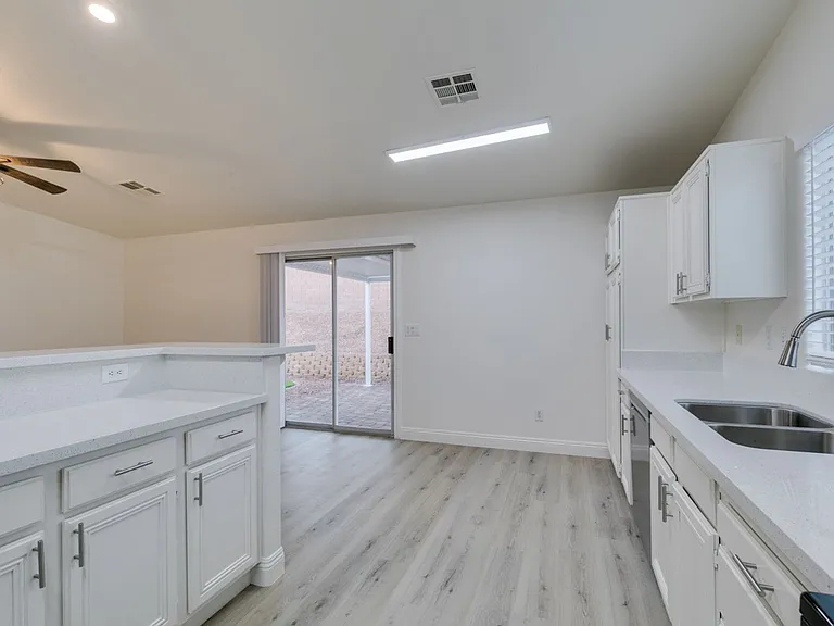 437 Palegold St — Photo 31