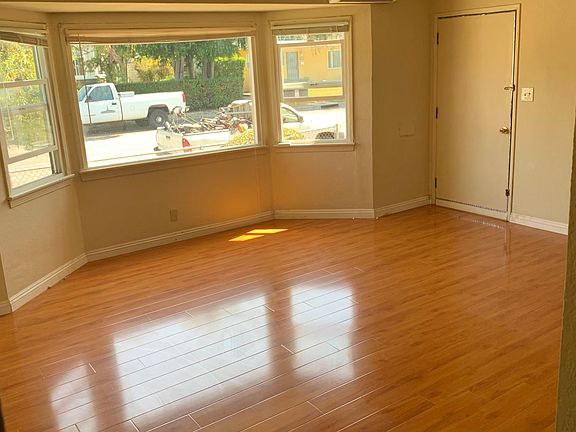 4th image of 214 Sefton Ave