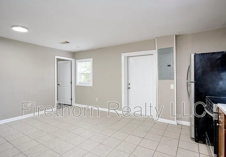 2719B Meadowbrook Dr — Photo 7