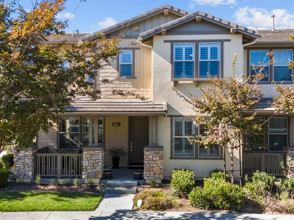 3205 Lisbon Ln, Oxnard, CA 93036