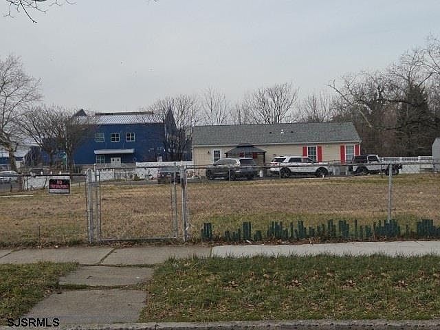 1st image of 220 S 7th St