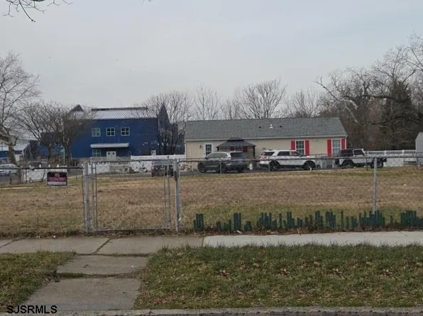 220 S 7th St, Vineland, NJ 08360