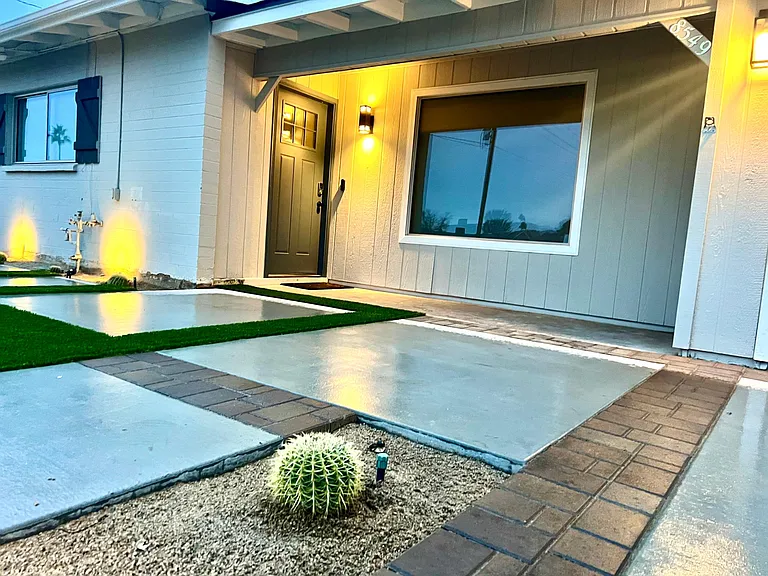 8549 E Mitchell Dr — Photo 4
