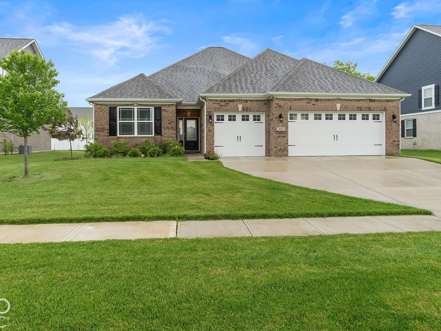3 bed, 2.5 bath, 2463 sqft, $2,300 — Photo 1
